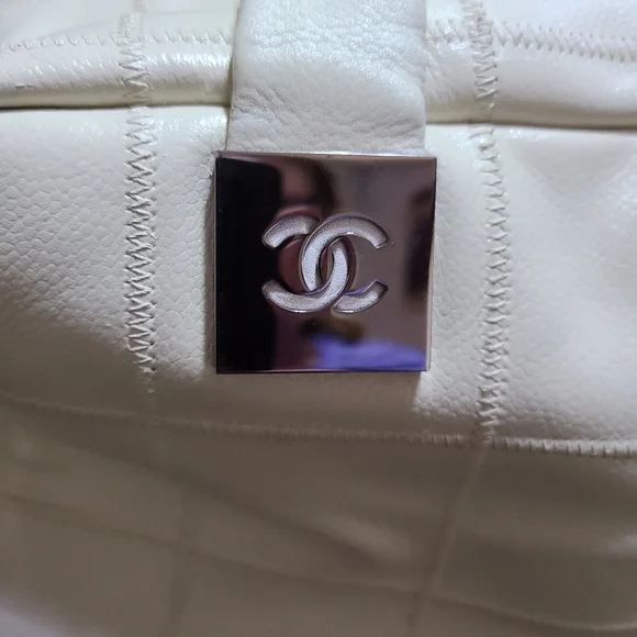 Chanel Bag - Picture 3 of 16